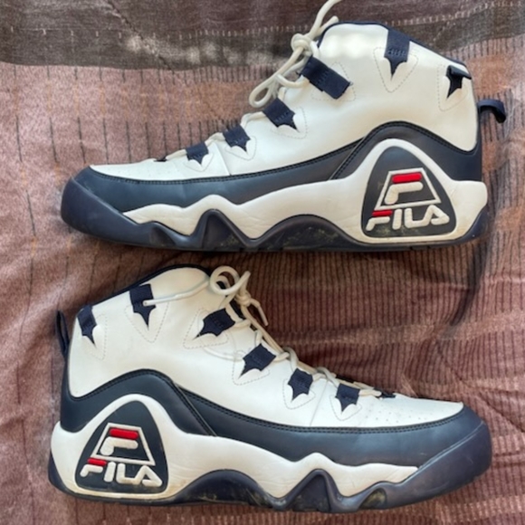 fila white and blue shoes